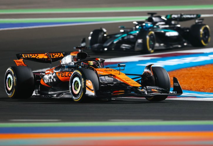 2025年F1第23站卡塔尔大奖赛冲刺赛：皮亚斯特里夺冠，诺里斯守住季军