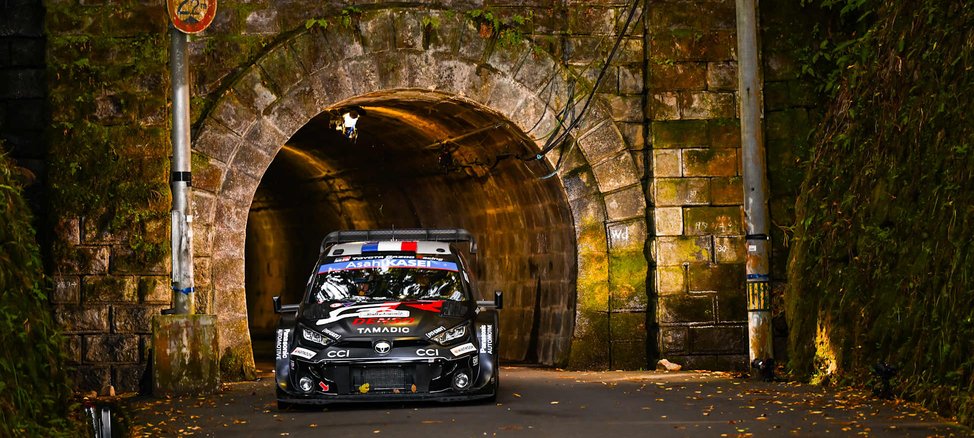 2025年WRC第13站日本拉力赛周五赛段：奥吉尔强势领跑，丰田包揽前三，罗万佩拉掉队