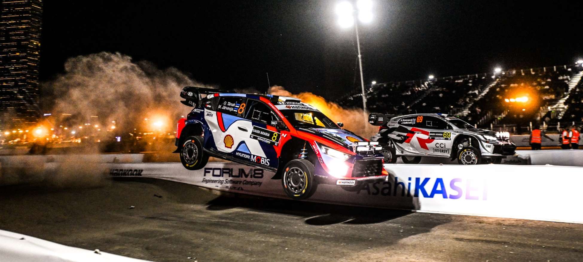 2025年WRC收官站沙特阿拉伯拉力赛周四赛段：吉达夜赛开启，塔纳克夺首赛段冠军