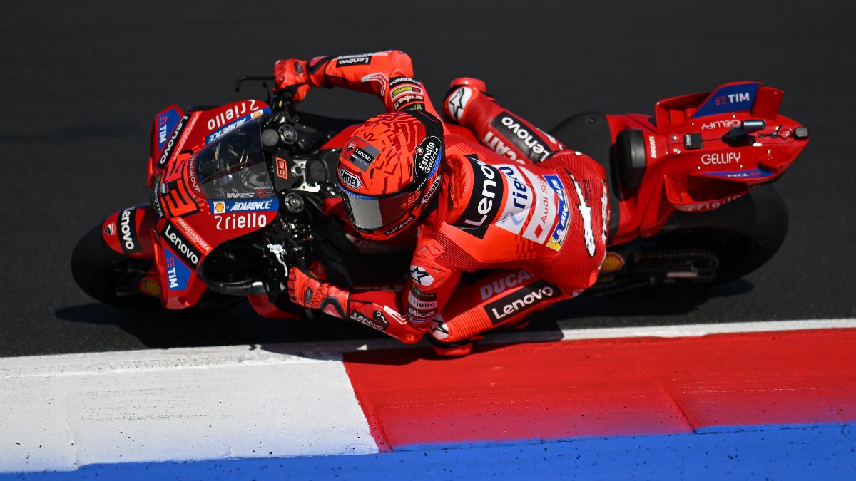 2025年MotoGP第16站圣马力诺大奖赛练习赛：马克・马奎斯夺魁，贝泽奇紧随其后
