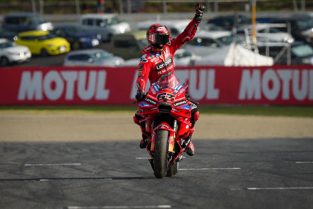 2025年MotoGP第17站日本大奖赛冲刺赛:巴尼亚亚全程领跑夺冠,马奎斯登领奖台逼近总冠军