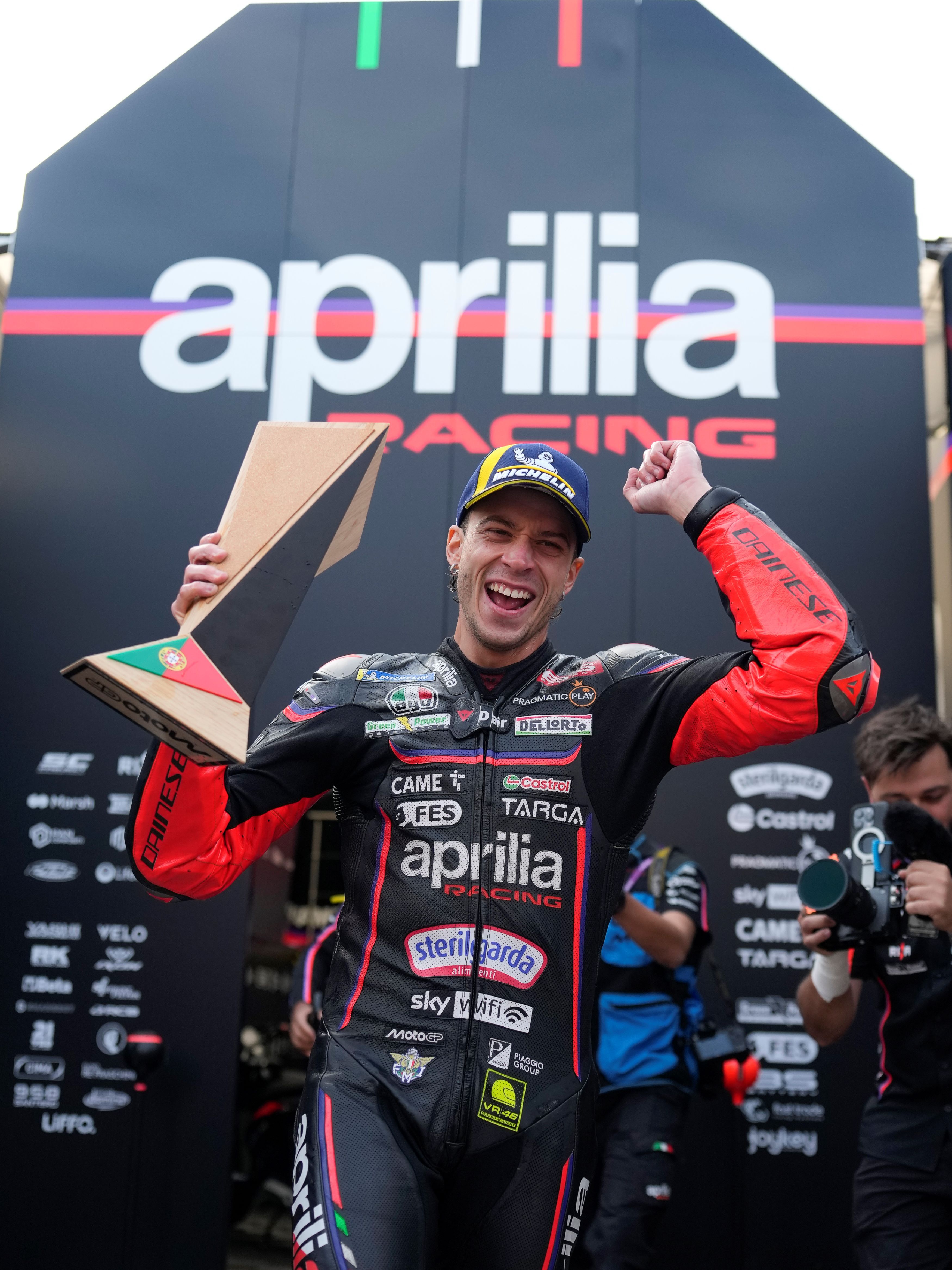 2025年MotoGP第21站葡萄牙大奖赛正赛：贝泽奇全程领跑夺冠，年度季军之争基本锁定