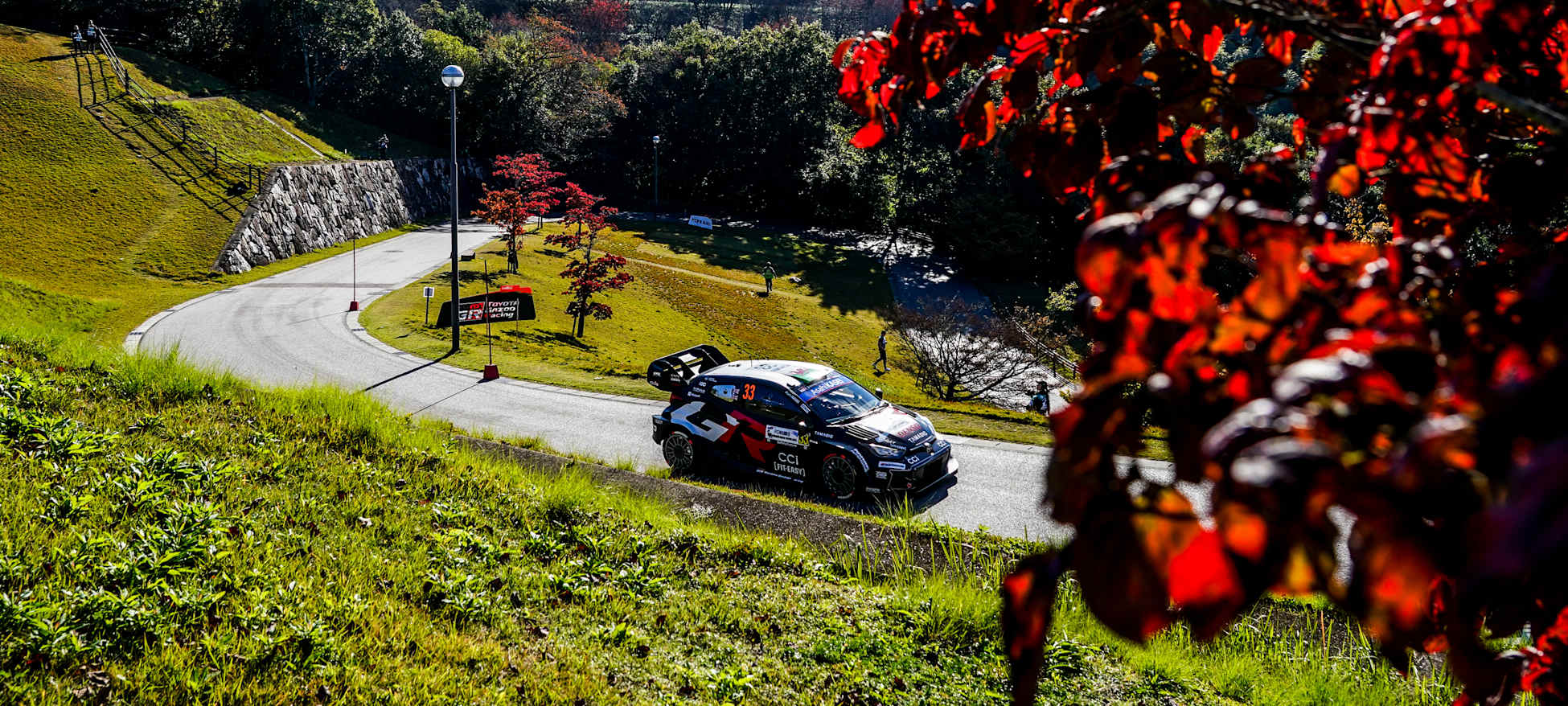 2025年WRC第13站日本拉力赛周四堪路：埃文斯险胜胜田贵元