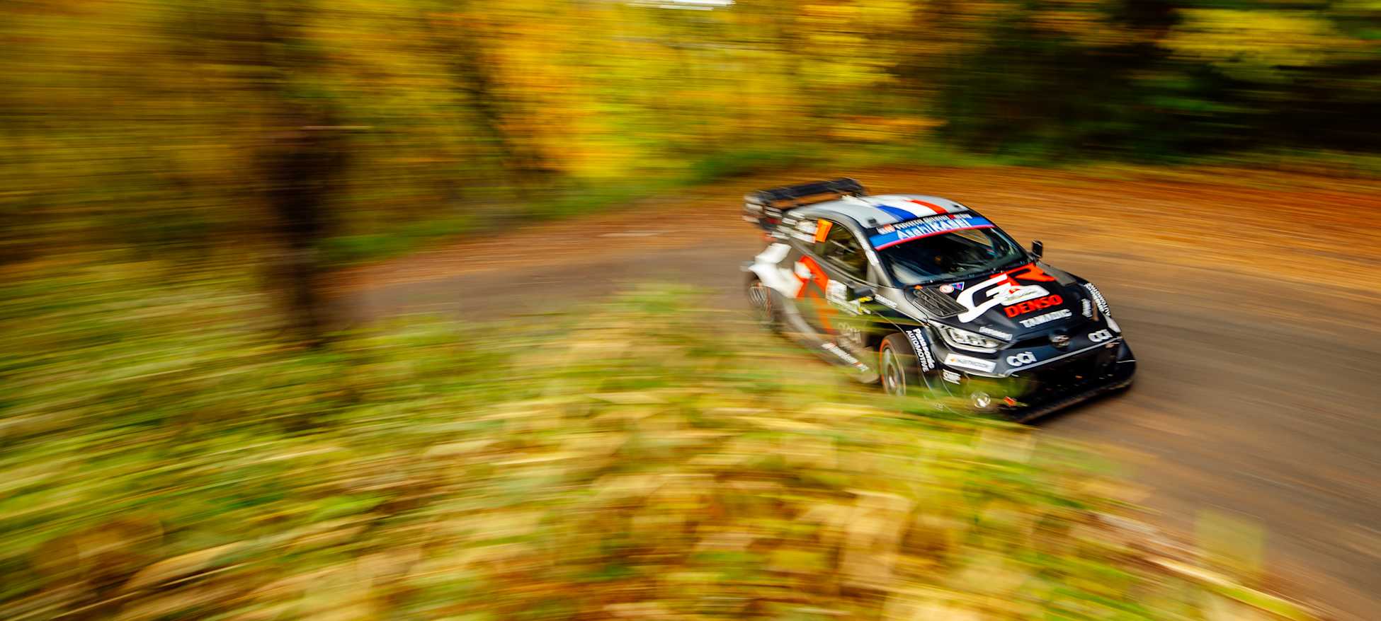 2025年WRC第13站日本拉力赛周六赛段：奥吉尔顶住埃文斯猛攻领跑